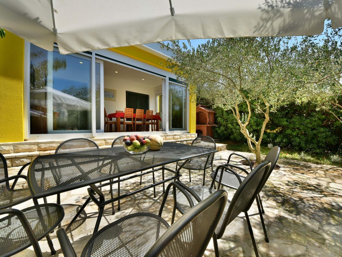 Villa Yellow House By Interhome Diklo Bagian luar foto