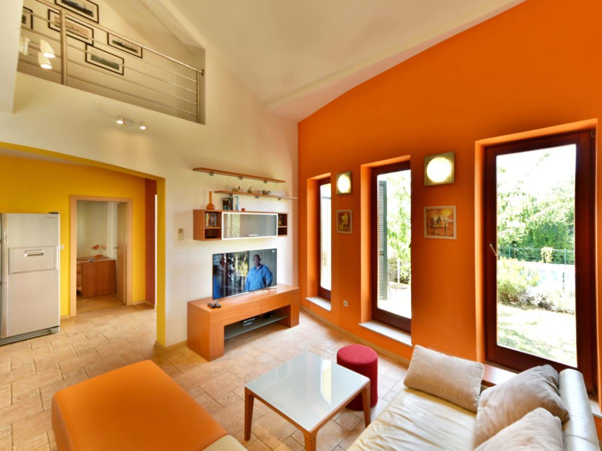 Villa Yellow House By Interhome Diklo Bagian luar foto