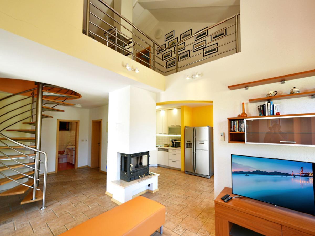 Villa Yellow House By Interhome Diklo Bagian luar foto