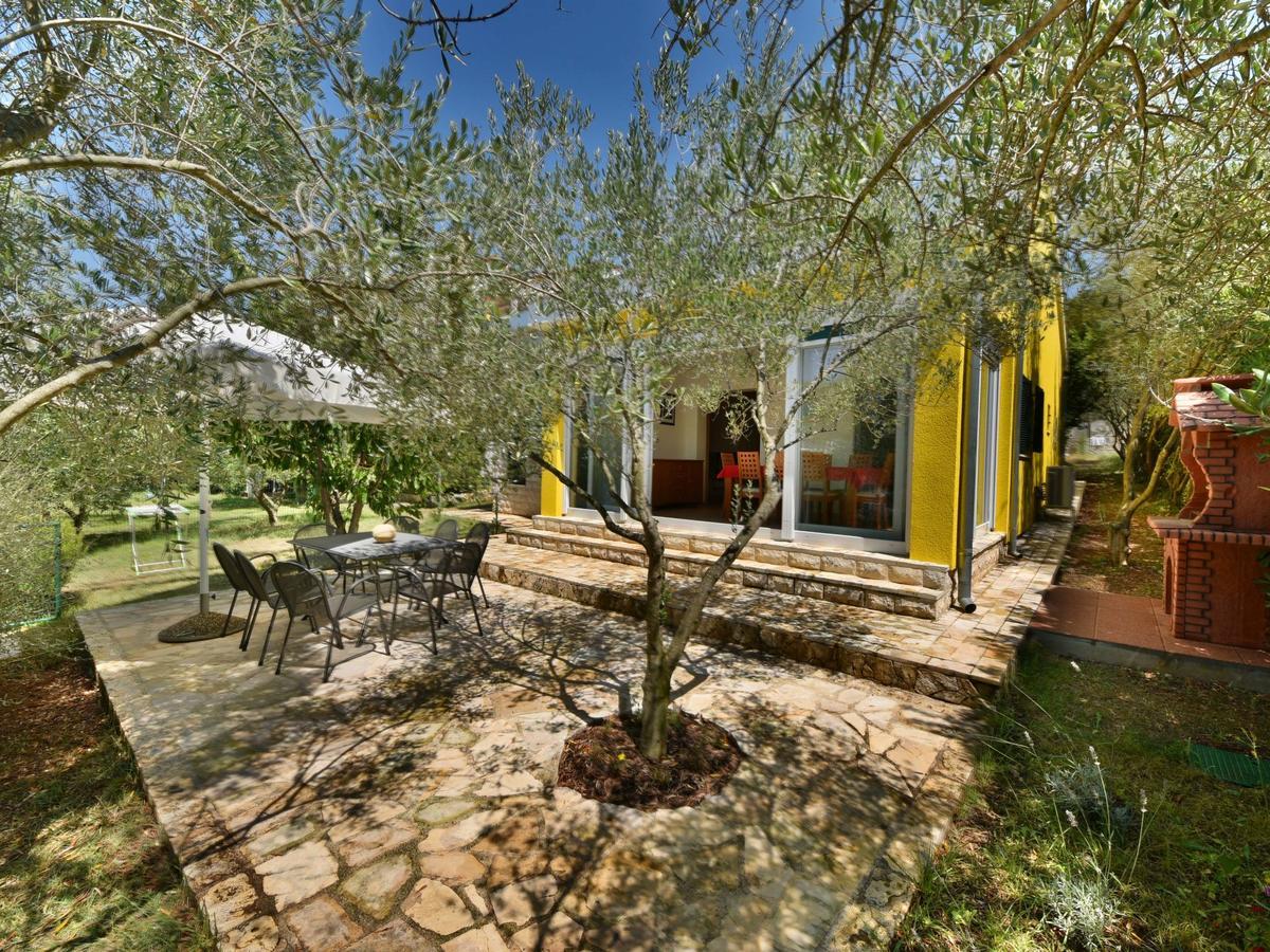 Villa Yellow House By Interhome Diklo Bagian luar foto