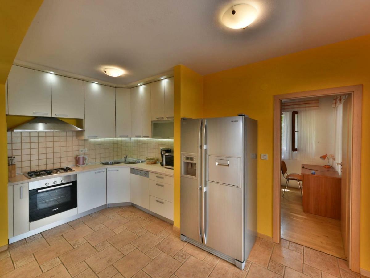 Villa Yellow House By Interhome Diklo Bagian luar foto