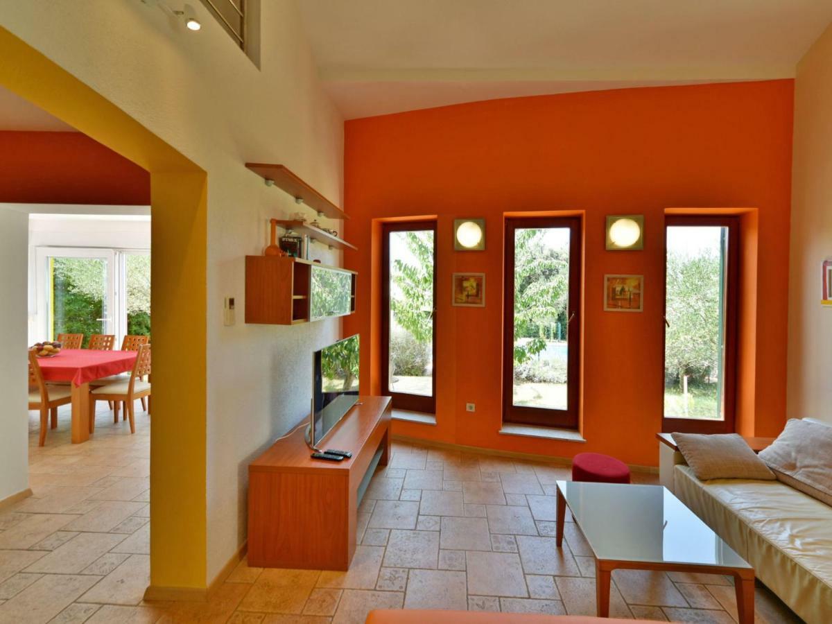 Villa Yellow House By Interhome Diklo Bagian luar foto