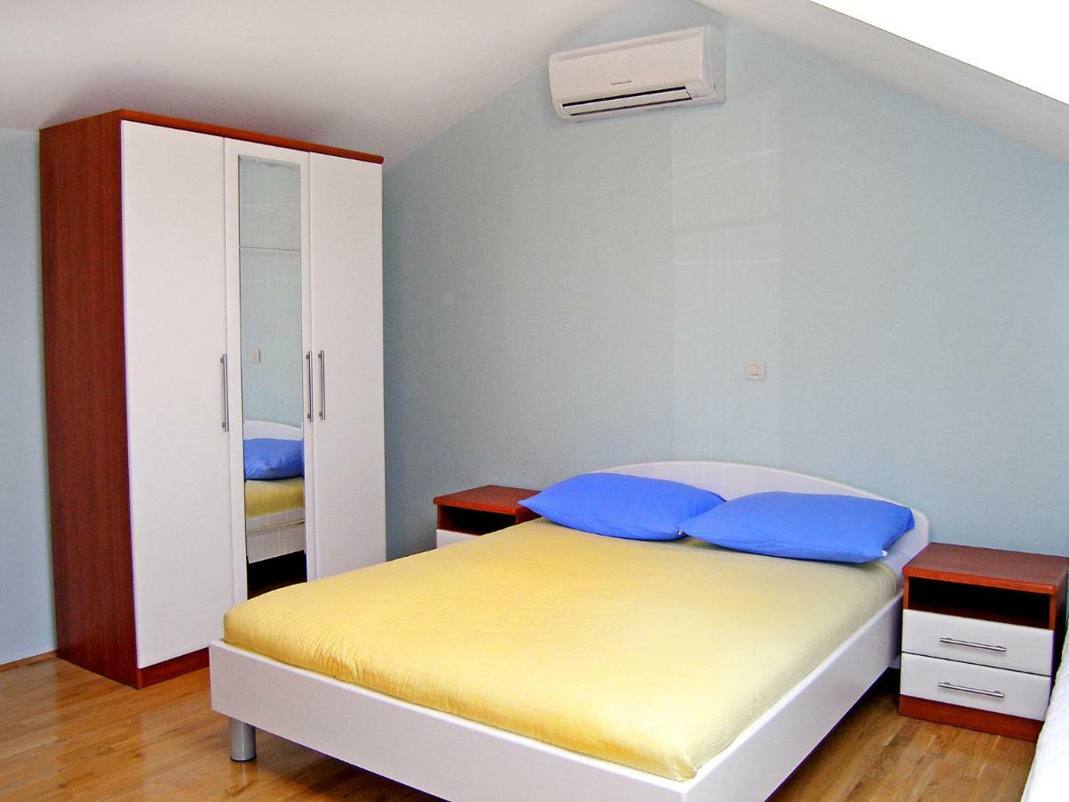 Villa Yellow House By Interhome Diklo Bagian luar foto